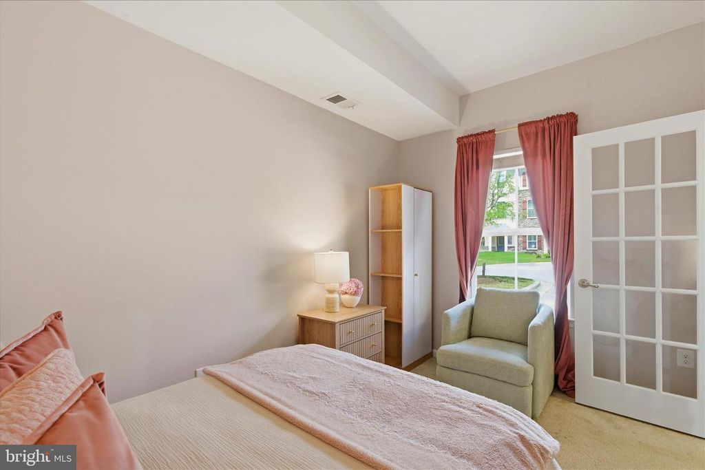 Image 13 of property listing at 621 RAVENWOOD DR, Glen Burnie, MD 21060