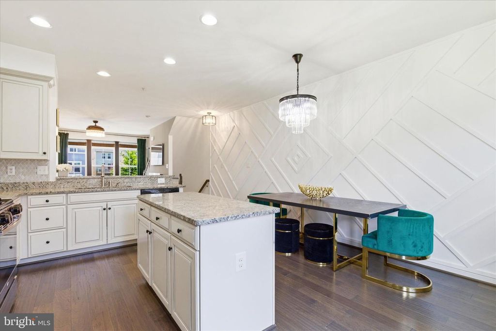 Image 18 of property listing at 621 RAVENWOOD DR, Glen Burnie, MD 21060