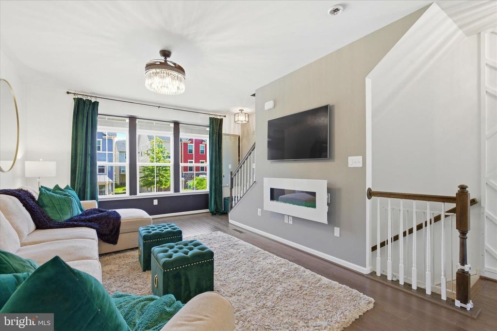 Image 23 of property listing at 621 RAVENWOOD DR, Glen Burnie, MD 21060