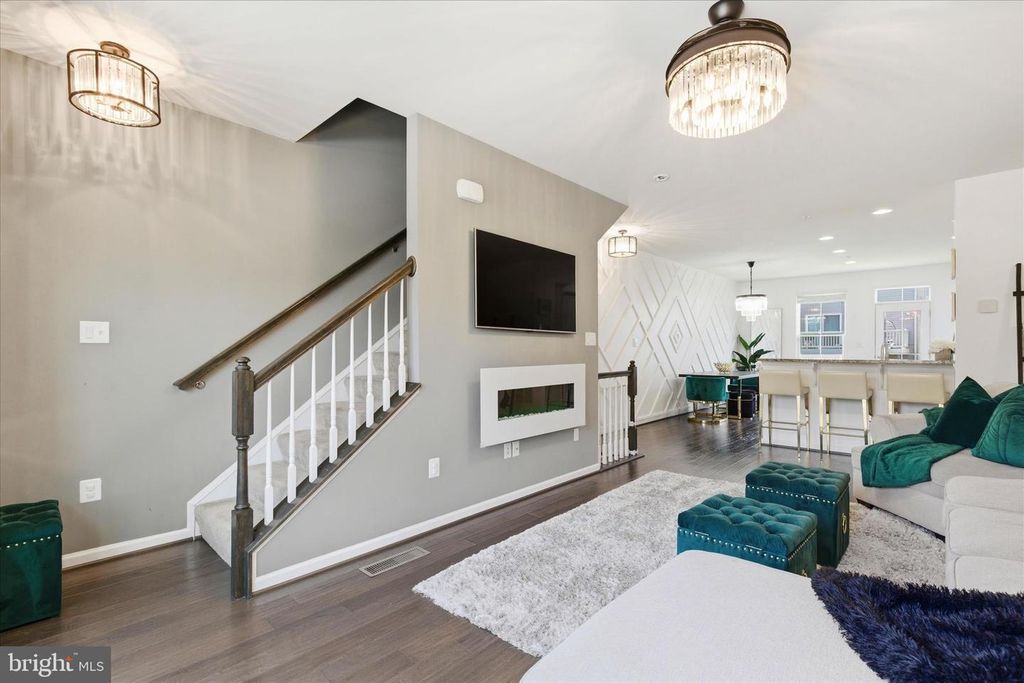 Image 25 of property listing at 621 RAVENWOOD DR, Glen Burnie, MD 21060