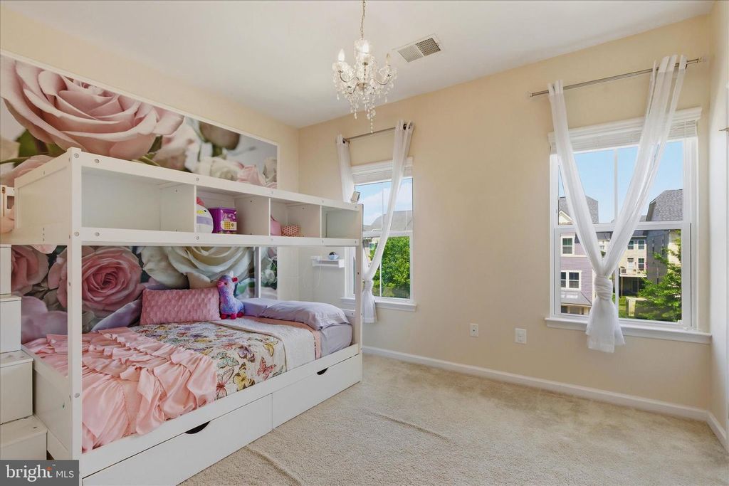 Image 32 of property listing at 621 RAVENWOOD DR, Glen Burnie, MD 21060