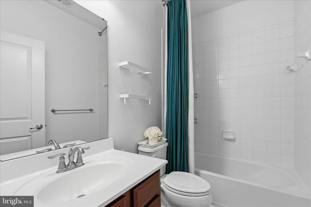 Image 34 of property listing at 621 RAVENWOOD DR, Glen Burnie, MD 21060