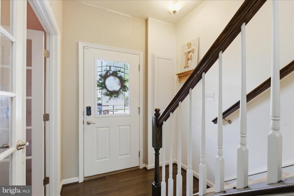 Image 6 of property listing at 621 RAVENWOOD DR, Glen Burnie, MD 21060