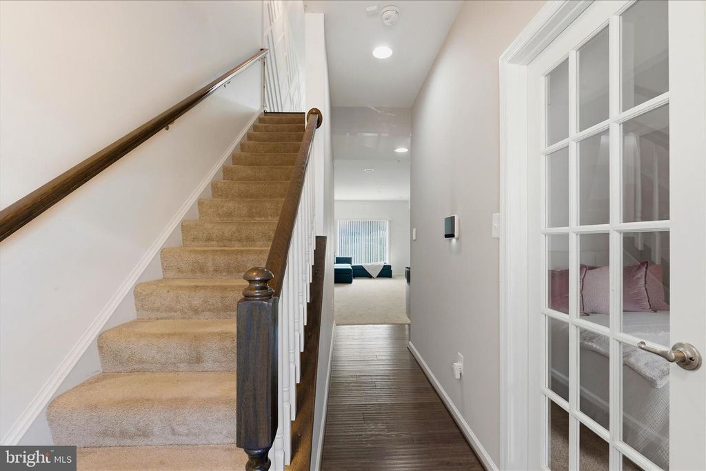 Image 7 of property listing at 621 RAVENWOOD DR, Glen Burnie, MD 21060