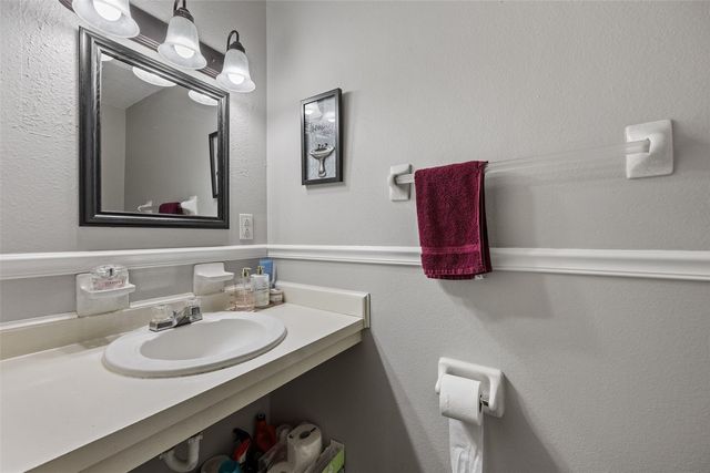 1202 21st Ave Place, Coralville, IA 52241