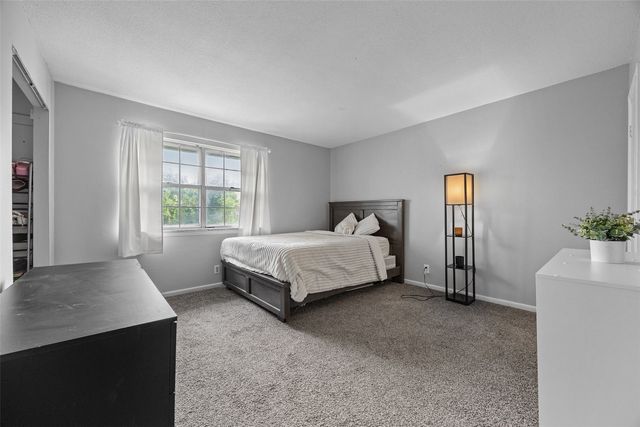 1202 21st Ave Place, Coralville, IA 52241