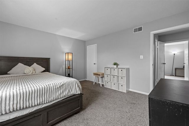 1202 21st Ave Place, Coralville, IA 52241