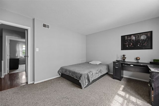 1202 21st Ave Place, Coralville, IA 52241