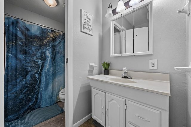 1202 21st Ave Place, Coralville, IA 52241