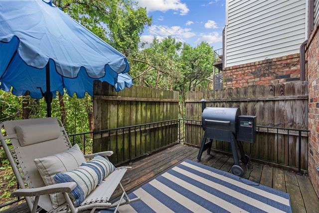 1202 21st Ave Place, Coralville, IA 52241