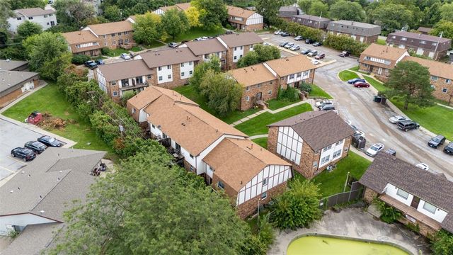 1202 21st Ave Place, Coralville, IA 52241