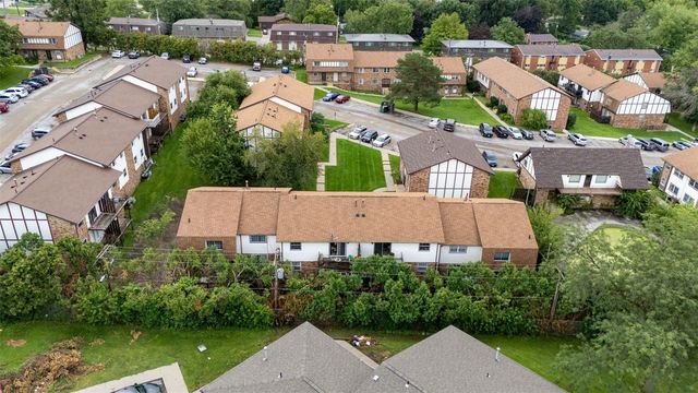 1202 21st Ave Place, Coralville, IA 52241