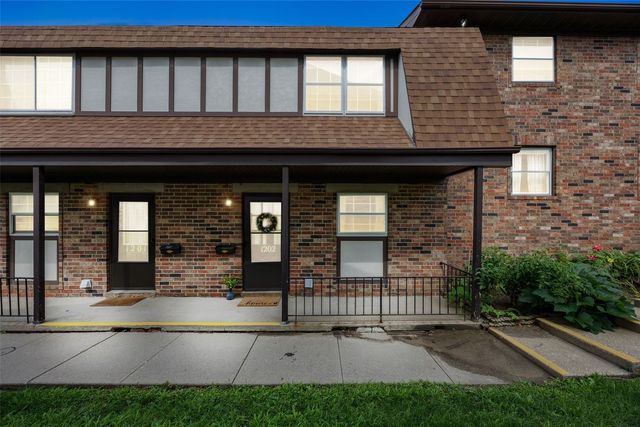 1202 21st Ave Place, Coralville, IA 52241