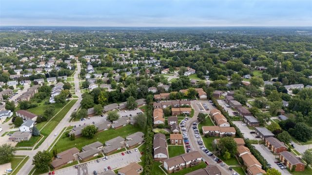 1202 21st Ave Place, Coralville, IA 52241