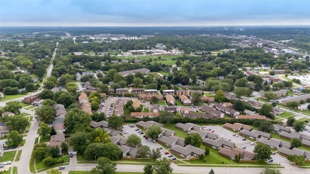 1202 21st Ave Place, Coralville, IA 52241