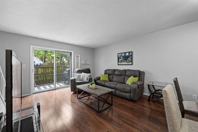 1202 21st Ave Place, Coralville, IA 52241