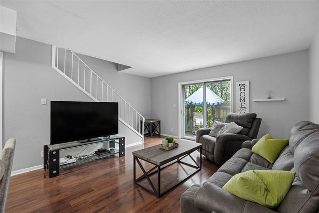 1202 21st Ave Place, Coralville, IA 52241