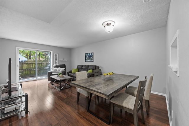 1202 21st Ave Place, Coralville, IA 52241