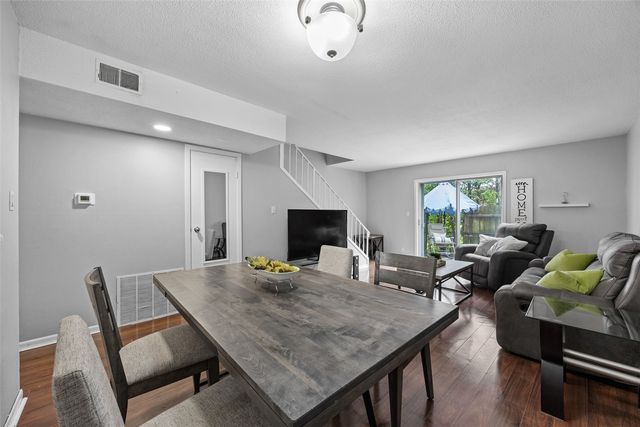 1202 21st Ave Place, Coralville, IA 52241