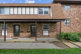 1202 21st Ave Place, Coralville, IA 52241