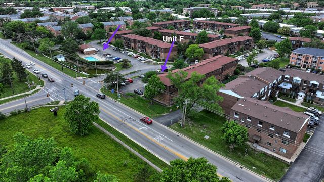 600 Cobblestone Circle F, Glenview, IL 60025