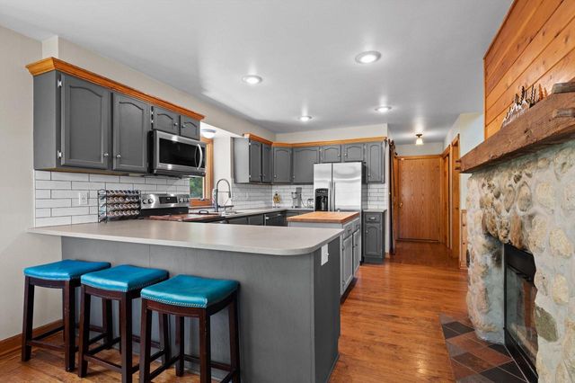N71W31034 Lower Club CIRCLE W, Hartland, WI 53029
