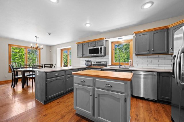 N71W31034 Lower Club CIRCLE W, Hartland, WI 53029