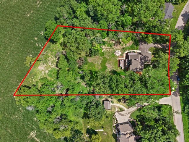 N71W31034 Lower Club CIRCLE W, Hartland, WI 53029