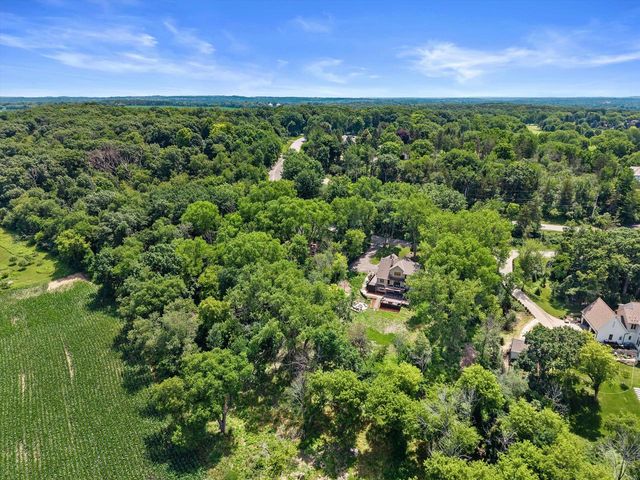 N71W31034 Lower Club CIRCLE W, Hartland, WI 53029