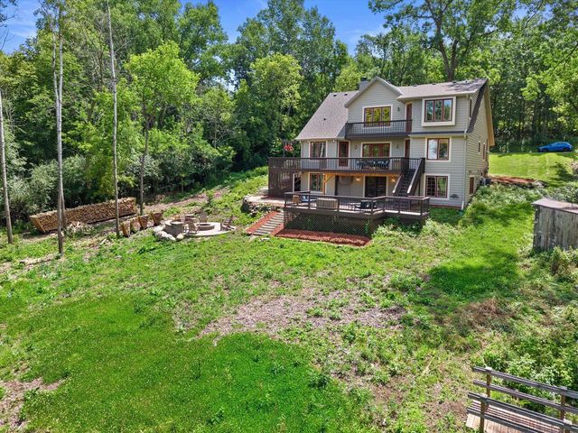 N71W31034 Lower Club CIRCLE W, Hartland, WI 53029