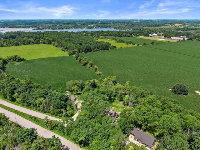 N71W31034 Lower Club CIRCLE W, Hartland, WI 53029