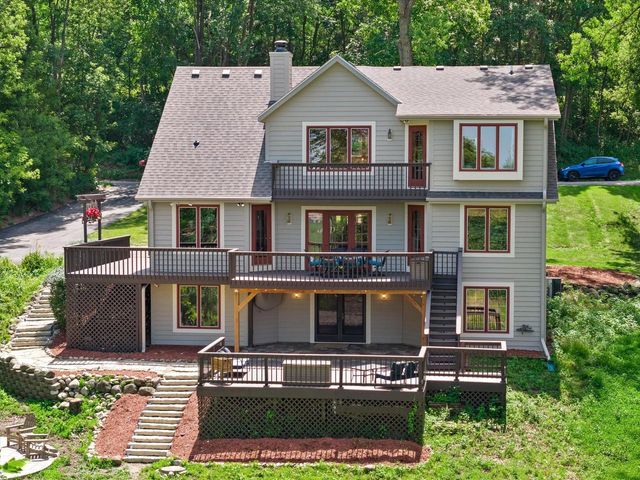 N71W31034 Lower Club CIRCLE W, Hartland, WI 53029