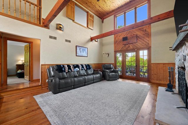 N71W31034 Lower Club CIRCLE W, Hartland, WI 53029