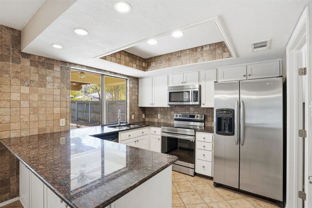 3906 Cedarwood Court, Arlington, TX 76017