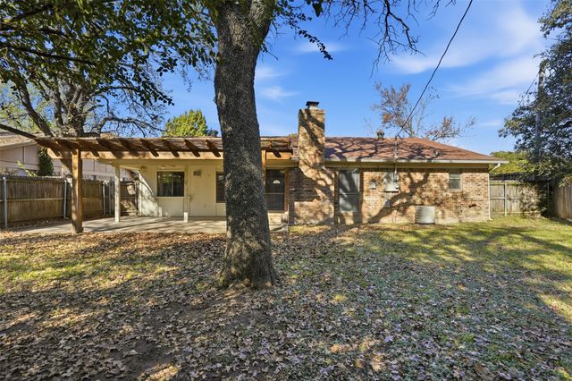 3906 Cedarwood Court, Arlington, TX 76017