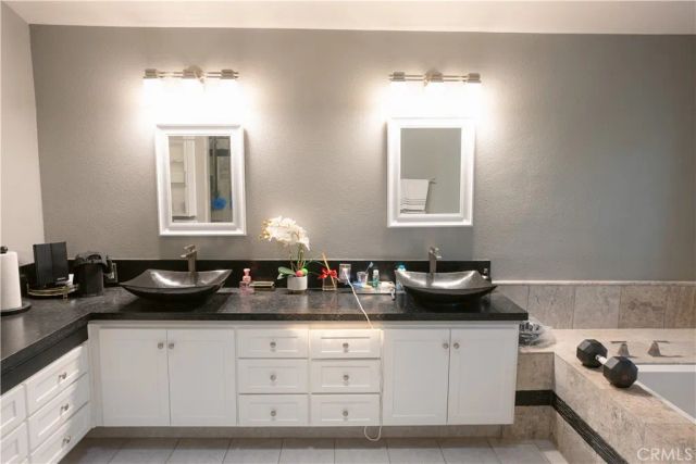 3060 Sioux Court, Simi Valley, CA 93063
