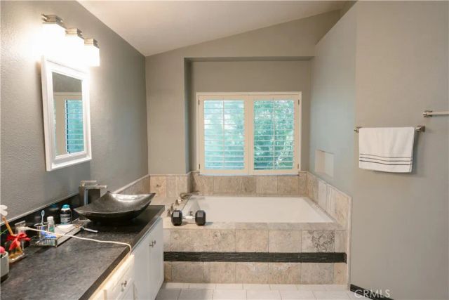 3060 Sioux Court, Simi Valley, CA 93063
