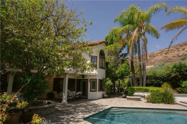3060 Sioux Court, Simi Valley, CA 93063