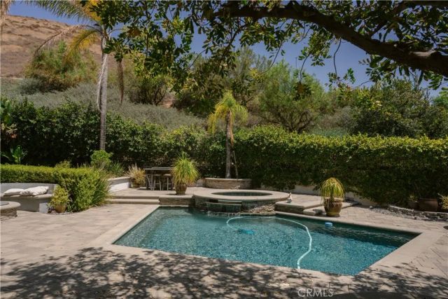 3060 Sioux Court, Simi Valley, CA 93063