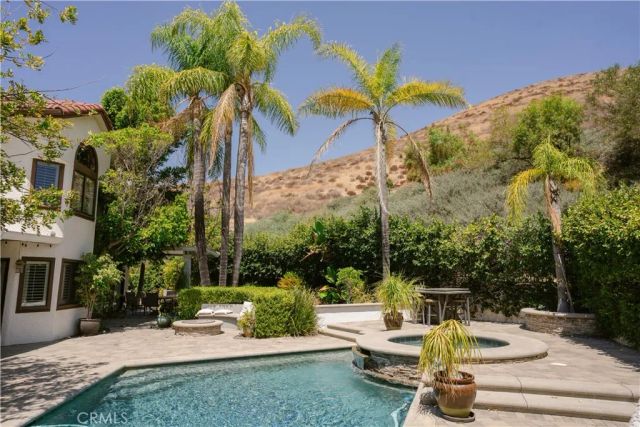 3060 Sioux Court, Simi Valley, CA 93063