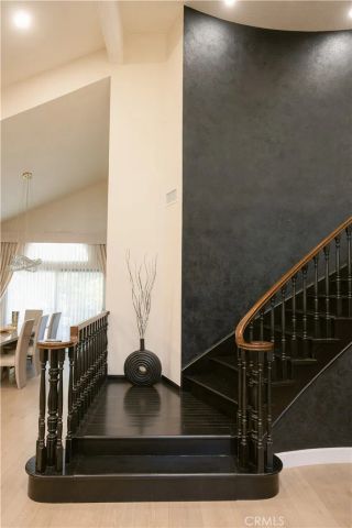 3060 Sioux Court, Simi Valley, CA 93063