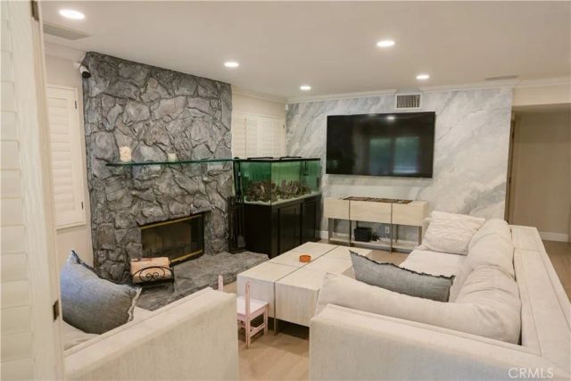 3060 Sioux Court, Simi Valley, CA 93063