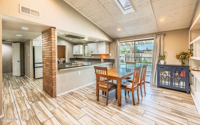 1342 W Schafer Drive, Tucson, AZ 85705