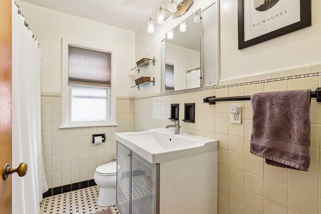 3311 N 82nd STREET, Milwaukee, WI 53222