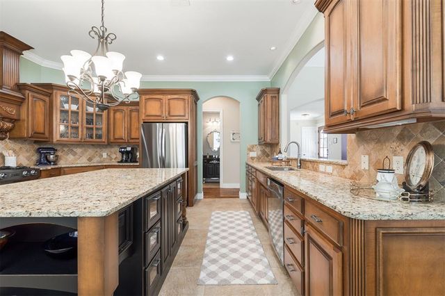 1021 Villas Creek Drive, Edmond, OK 73003