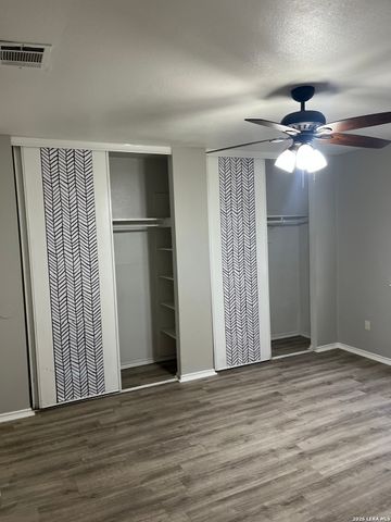 12102 Stoney Falls St, San Antonio, TX 78247