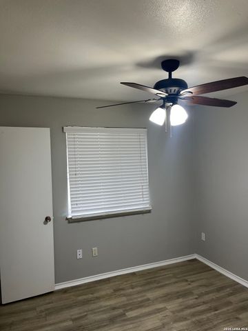 12102 Stoney Falls St, San Antonio, TX 78247