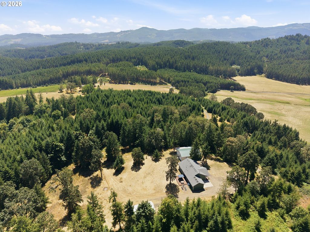 Image 2 of property listing at 16250 Nw Moores Valley Rd, Yamhill, OR 97148