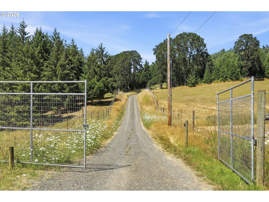 Image 9 of property listing at 16250 Nw Moores Valley Rd, Yamhill, OR 97148