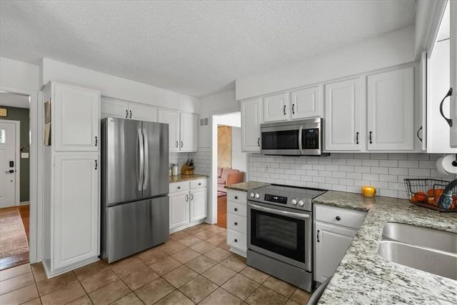 1604 W Cedar Street, Olathe, KS 66061